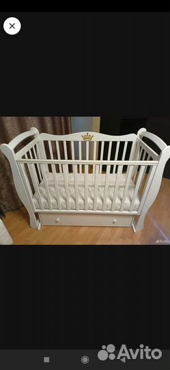 Кроватка с маятником