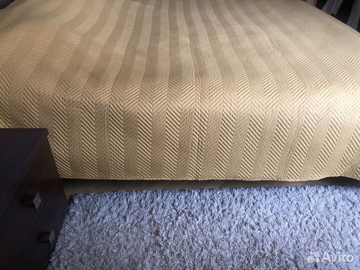 Пледы и покрывало