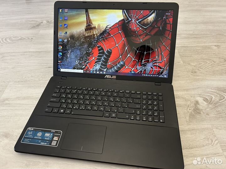 Asus 17.3 i3/8GB/SSD256/Nvidia820M 2GB
