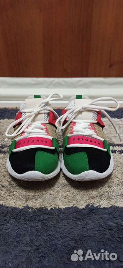 Кроссовки женские