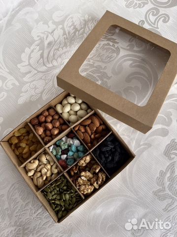 Подарочный набориз орехов и сухофруктов