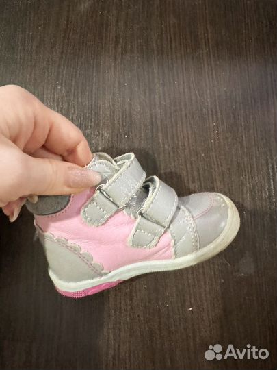 Ботинки для девочки 21 размер. фирма Котофей