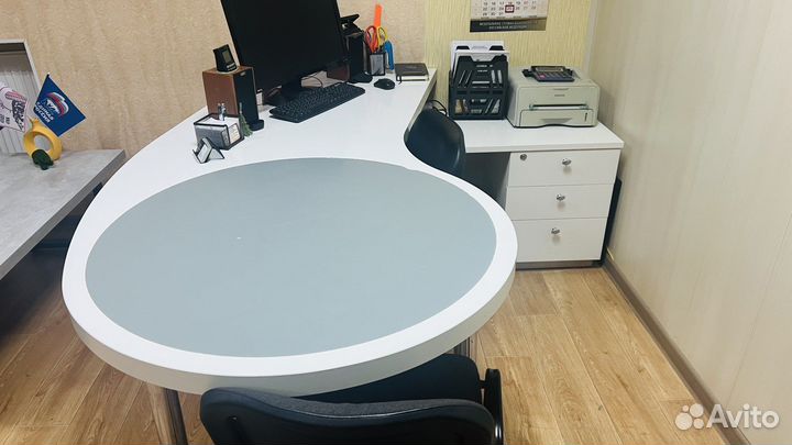 Письменный стол