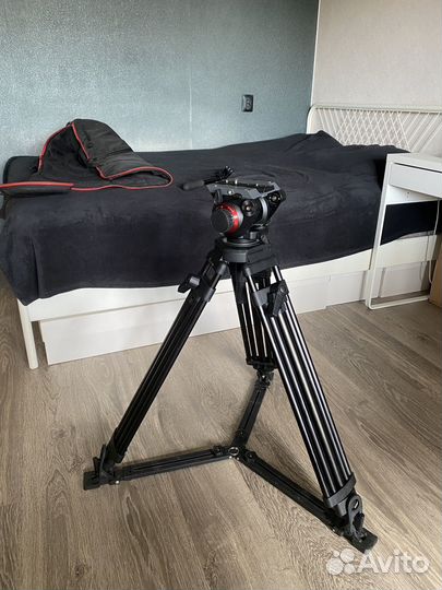 Штатив для тяжелой кинокамеры