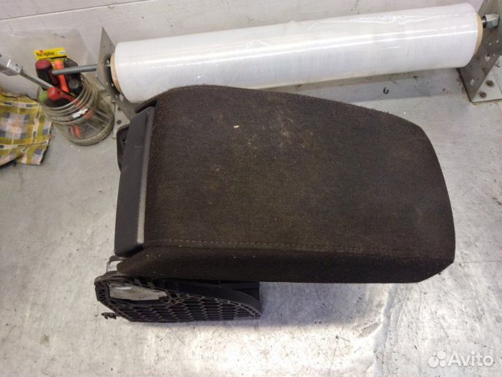 Подлокотник Skoda Octavia А5 1.8 cdaa 2011