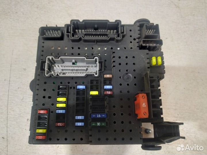 Блок предохранителей передний Volvo Xc90 1