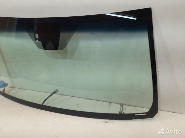 Стекло лобовое переднее Toyota Land Cruiser 200