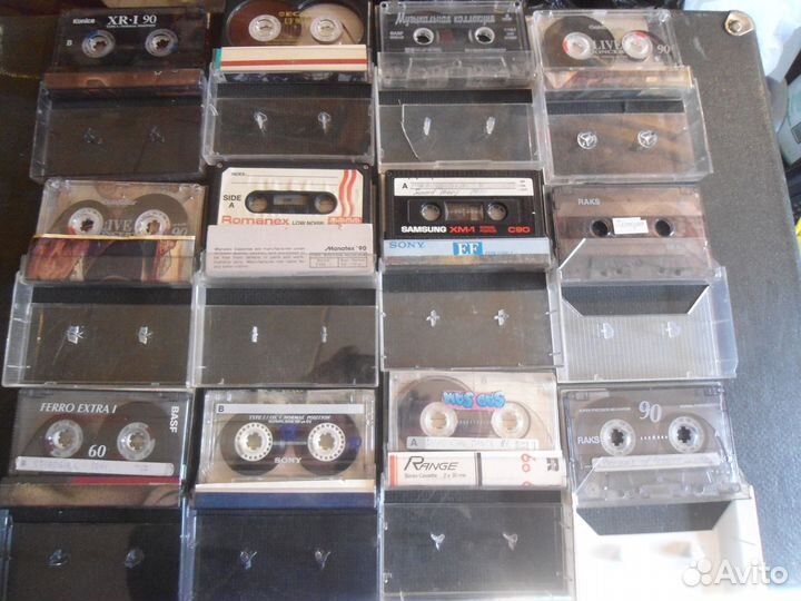 Аудиокассеты, кассеты с записью и VHS