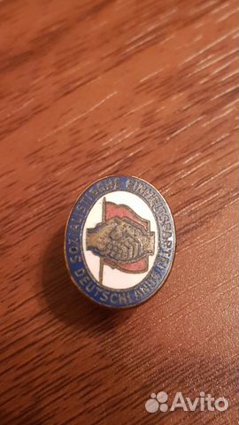 Немецкий знак партии социалистич. единства гдр