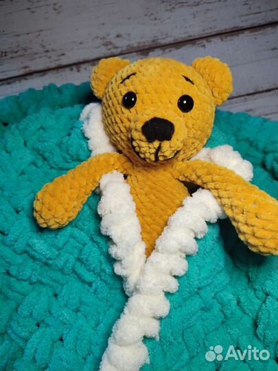 Вязанная игрушка плюшевый медвежонок ручная работа