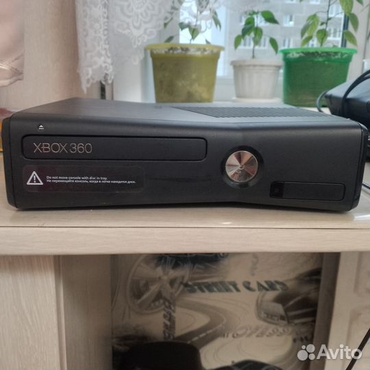Xbox 360 Slim прошитый (прошивку не знаю)
