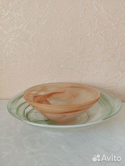 Блюдо д/фруктов и салатники цветное стекло новые
