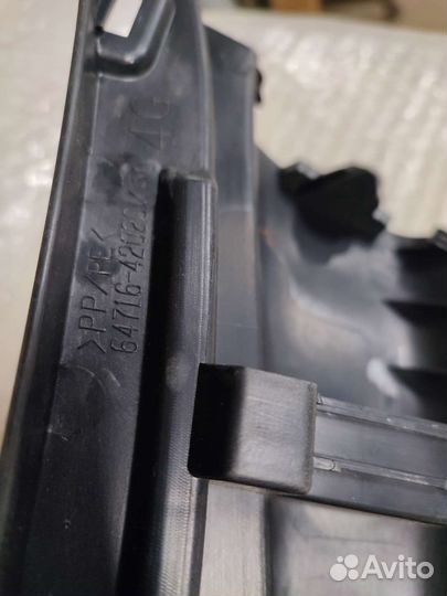 Накладка обшивка замка багажника Toyota RAV4