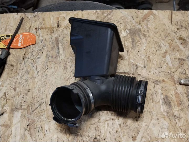 Bmw f10 f01 патрубок впускного коллектора