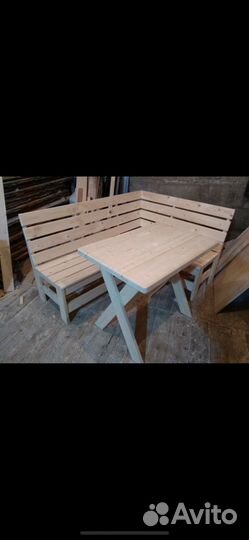 Деревянные скамейки и лавки