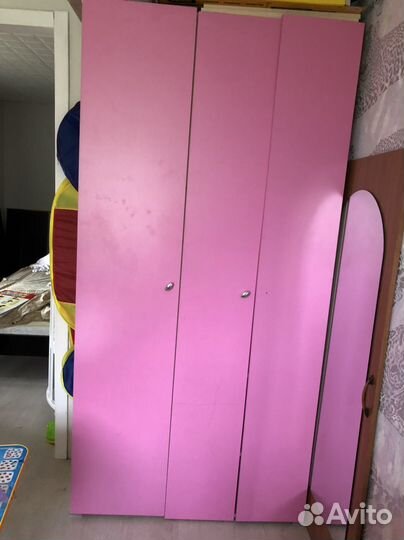 Детская кроватка и шкаф