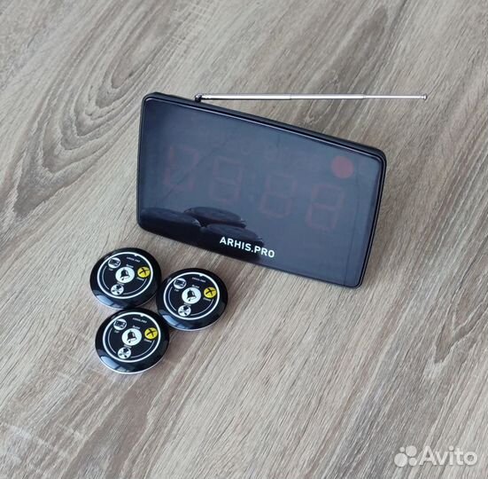 Кнопка вызова официанта или медсестры и табло