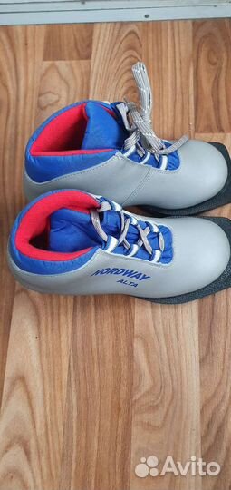 Лыжные ботинки 31 размер 1 пара