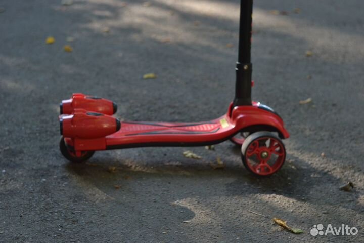 Детский самокат с дымом / с паром / с подсветкой