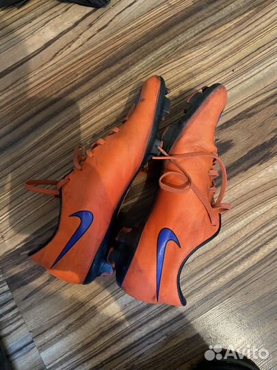Футбольные бутсы nike