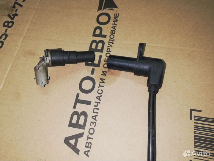 Датчик коленвала opel 90520856