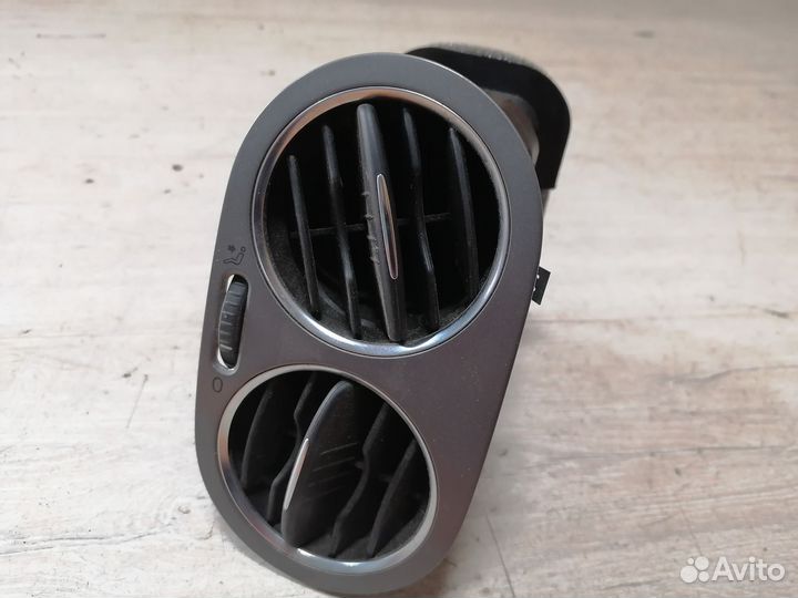 Дефлектор торпедо правый Volkswаgen Tiguan Tигуaн