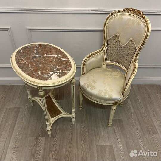 Столик антикварный в стиле рококо