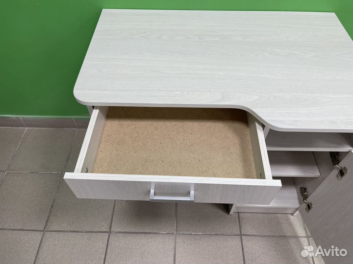 Компьютерный стол новый