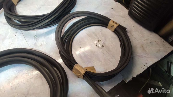 Уплотнитель двери Renault Symbol 2