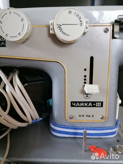 Электрическая швейная машинка 