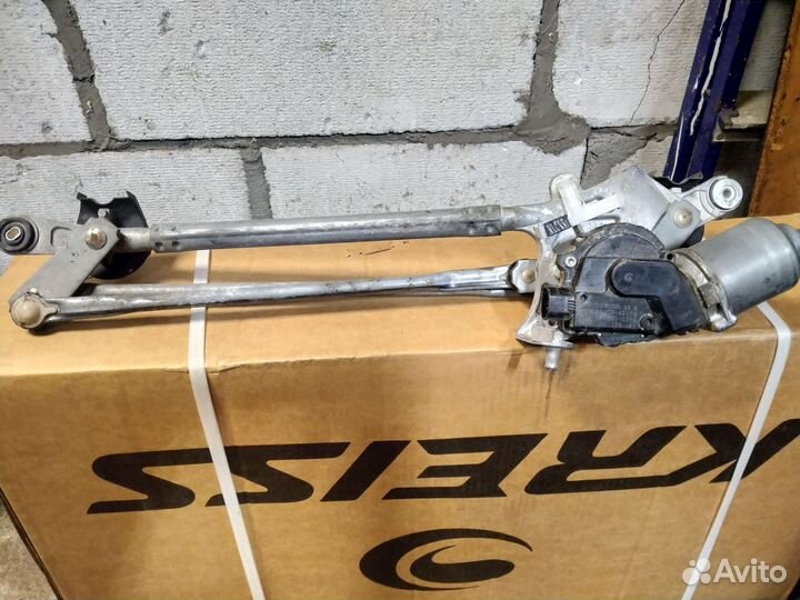 Трапеция стеклоочистителя на тойота RAV 4