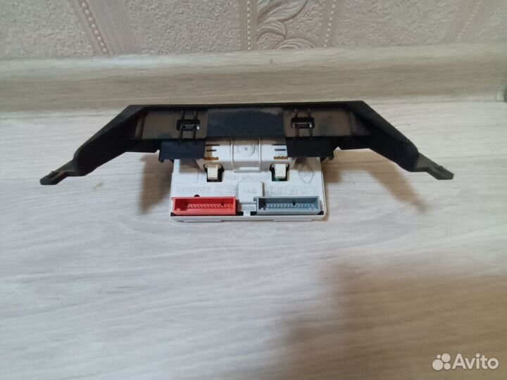 Часы Renault Laguna 1