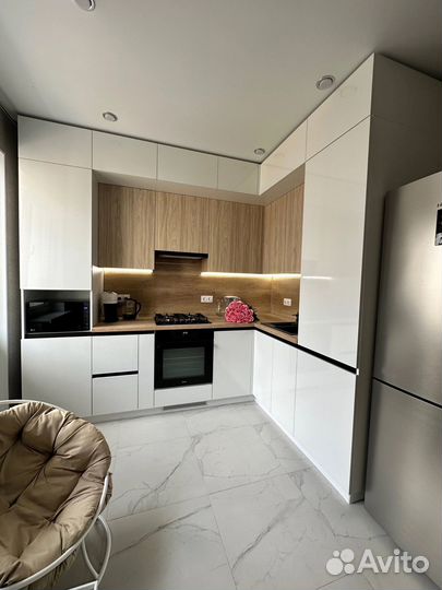 Кухня на заказ под потолок в Челябинске