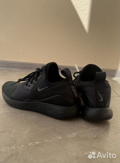 Кроссовки Nike LunarCharge Essential