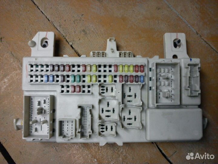 Блок предохранителей салона Мазда 3 вк