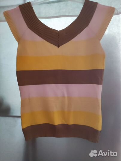 Жилет вязанный женский