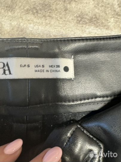 Брюки из экокожи zara