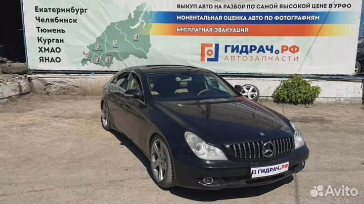 Кронштейн центральной консоли Mercedes-Benz CLS-Class 500 (W219) 2115455440