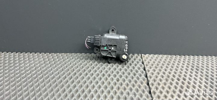 Моторчик заслонки печки Ford Ka 2000