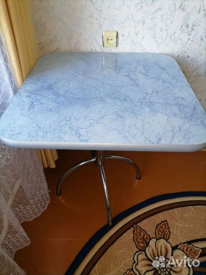 Кухонный стол