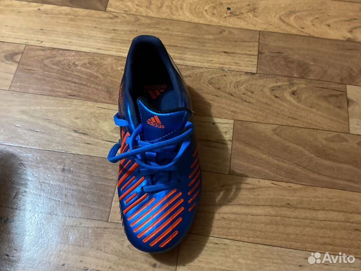 Футбольные бутсы adidas