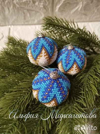Ёлочные шарики из бисера ручной работы