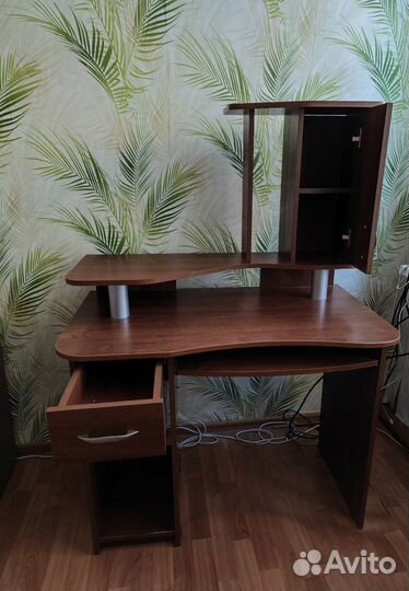 Компьютерный стол