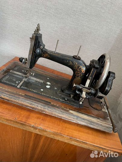 Швейная машина hide&neu