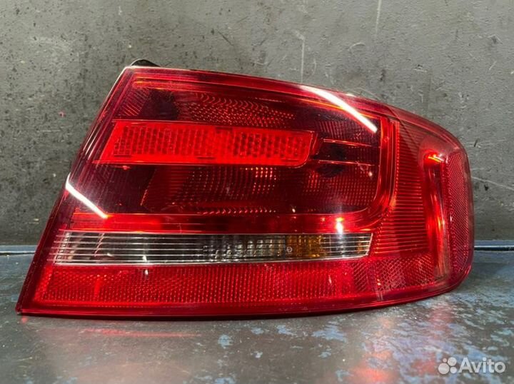 Фонарь правый Audi A4 B8