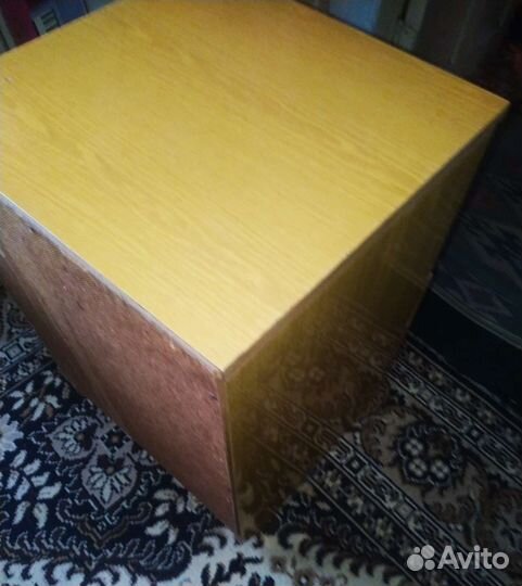 Тумбочка прикроватная