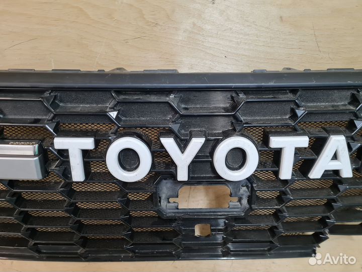 Решетка радиатора Toyota Land Cruiser 300 GR Sport