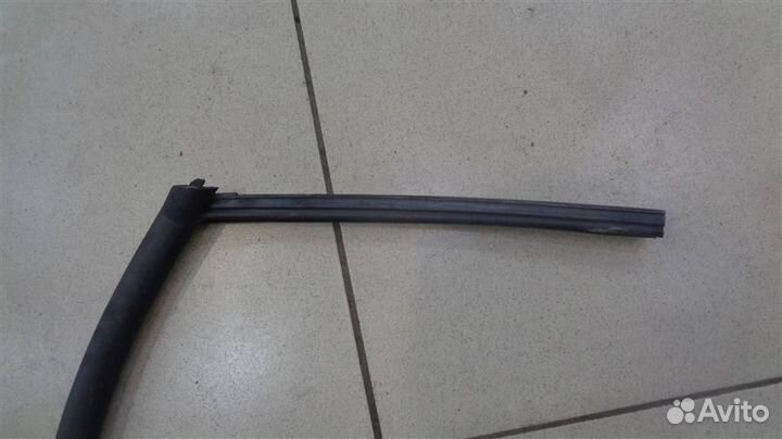 Уплотнитель стекла двери задней правой Peugeot 40