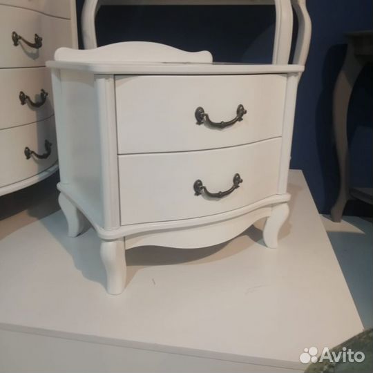 Тумба прикроватная новая дерево шпон спальня