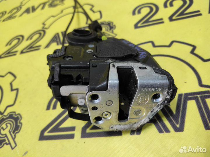 Замок двери задний правый Toyota Camry ACV40